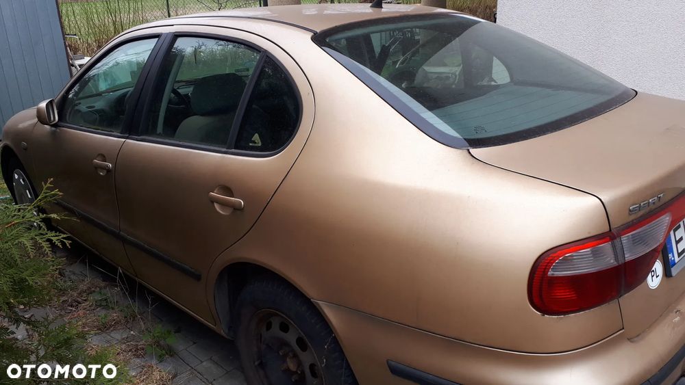Seat Toledo 2 na części,  kolor złoty - 1