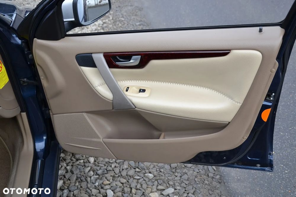 Volvo XC 70 AWD Premium - 26