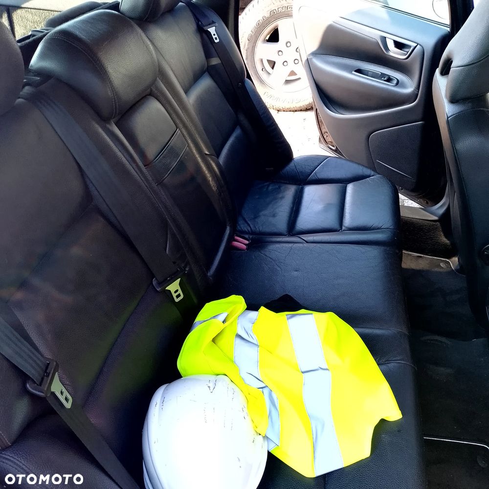 Volvo V70 2.4 Black Edition - 34
