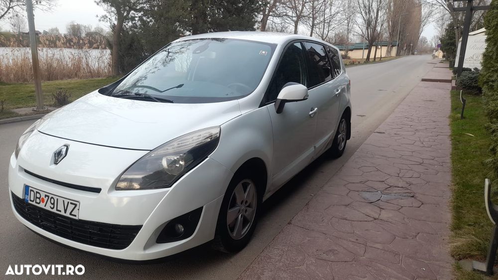 Renault Grand Scenic - 8