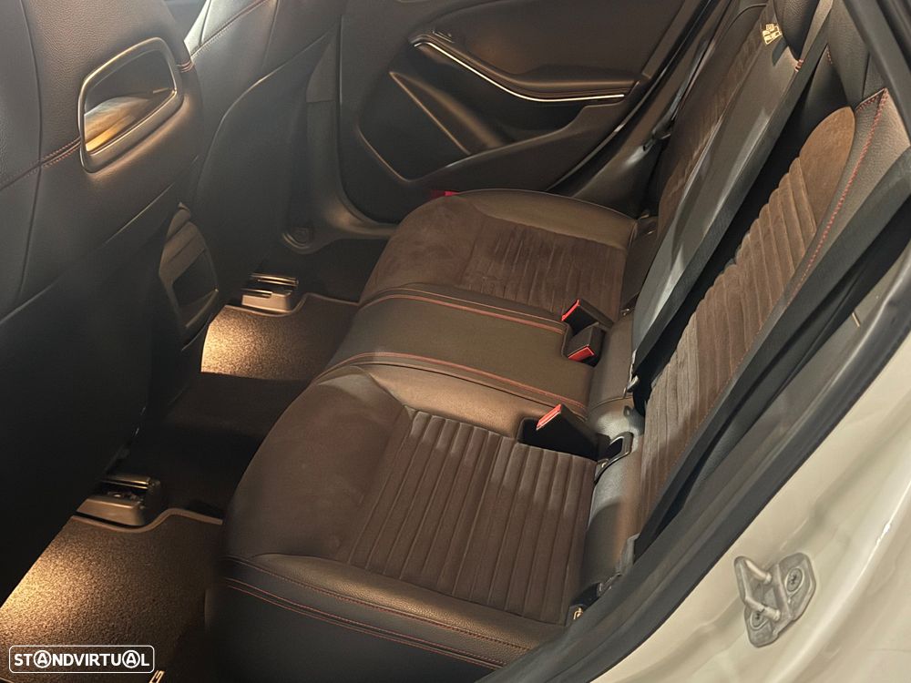 Mercedes-Benz CLA 180 d Shooting Brake AMG Line - 11