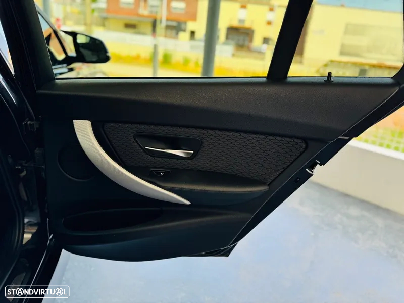 BMW 320 d Auto Pack M - 27