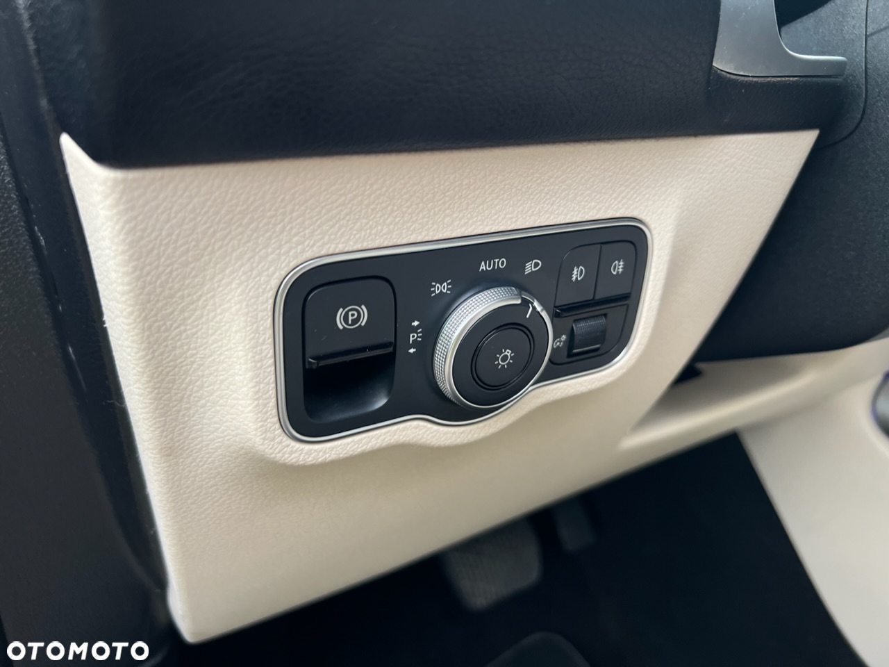 Mercedes-Benz GLB 250 4-Matic 8G-DCT - 24