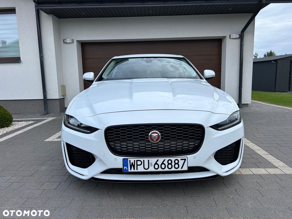 Jaguar XE 2.0 T R-Sport - 3