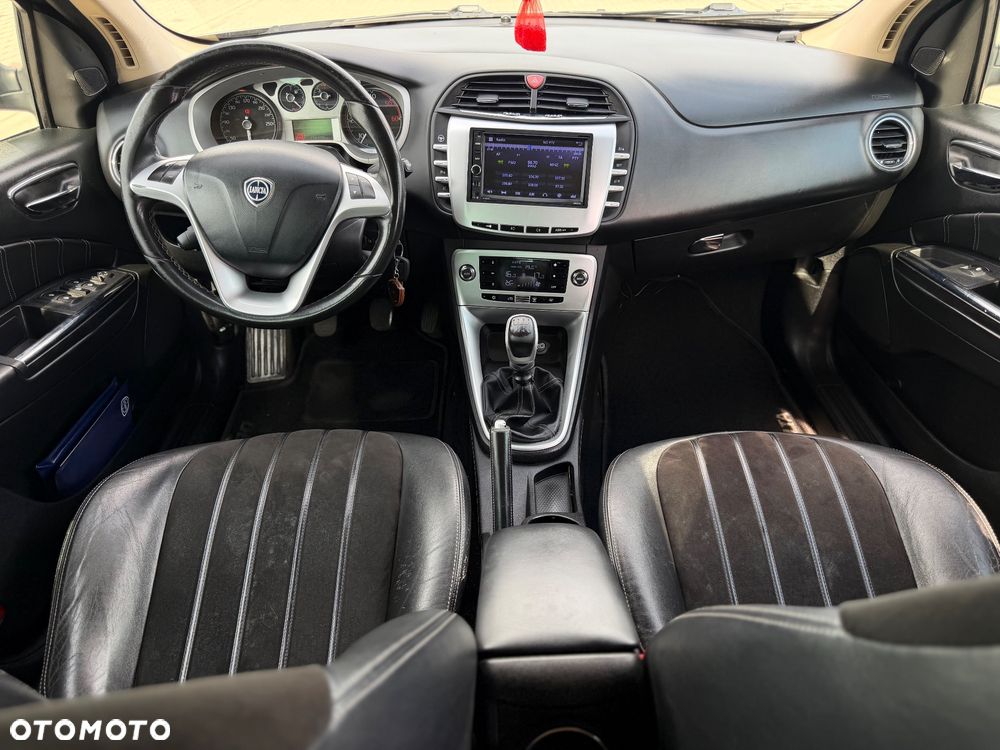 Lancia Delta 1.9 Multijet Twinturbo Executive - 12