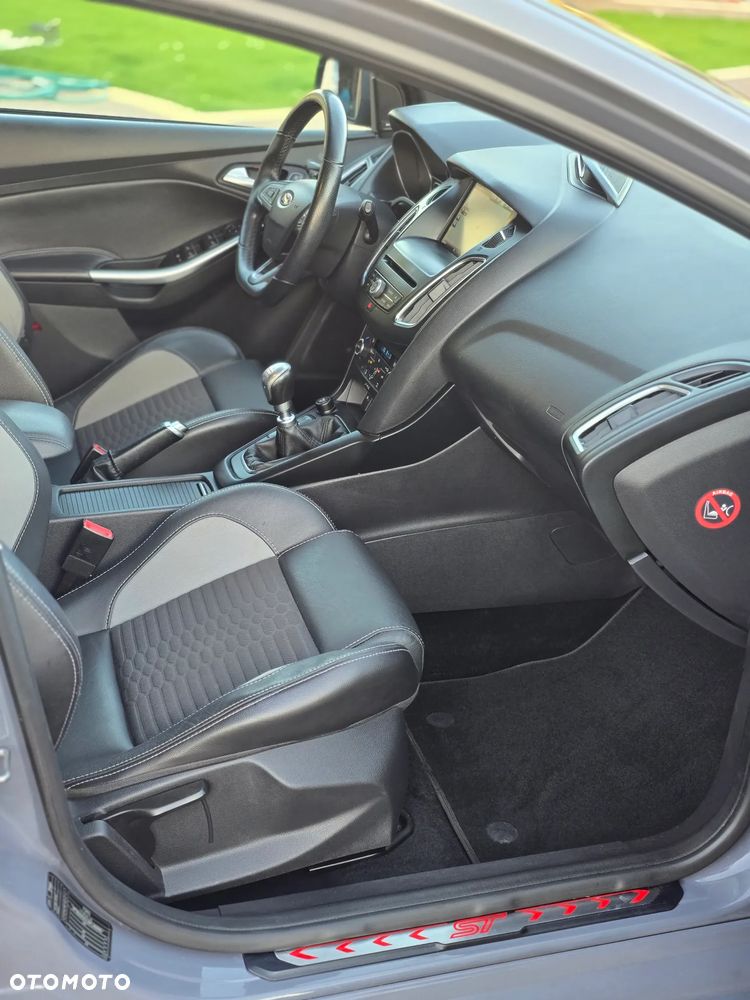 Ford Focus 2.0 TDCi ST-2 - 13