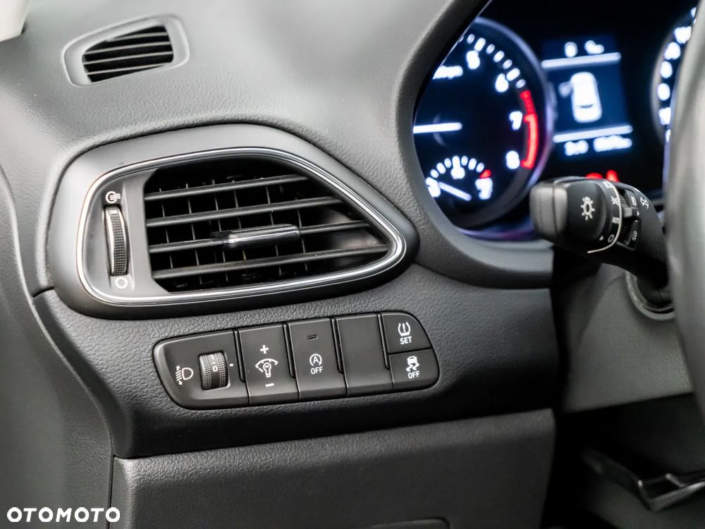 Hyundai i30 1.5 DPI Classic + - 24