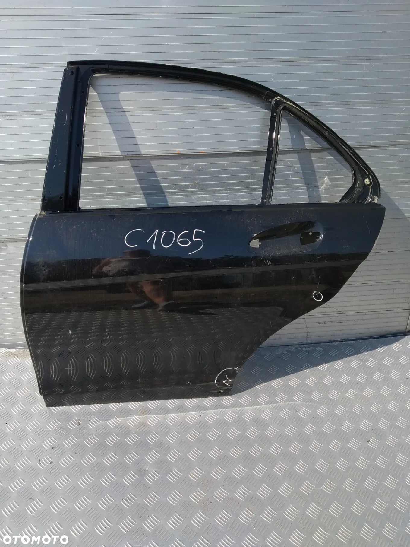 C1065 DRZWI MERCEDES W 204 LEWE  TYŁ - 2