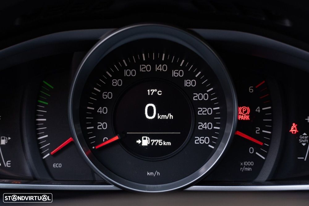 Volvo V40 Cross Country 1.6 D2 Kinetic - 17