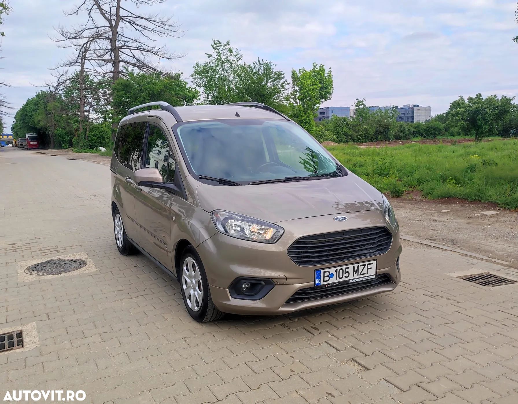 Ford Tourneo Courier 1.0 EcoBoost Titanium - 1