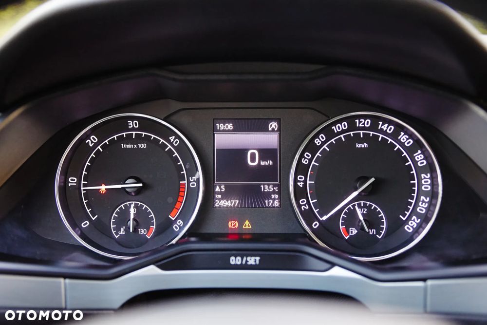 Skoda Superb 2.0 TDI 4x4 Premium Edition - 16