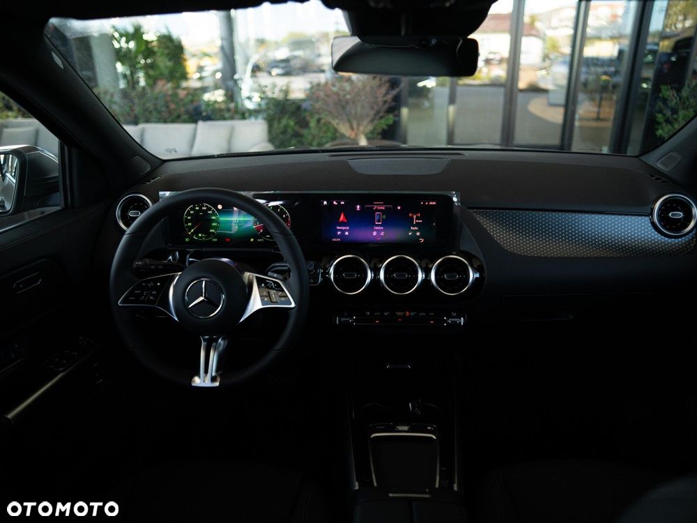 Mercedes-Benz GLA - 16