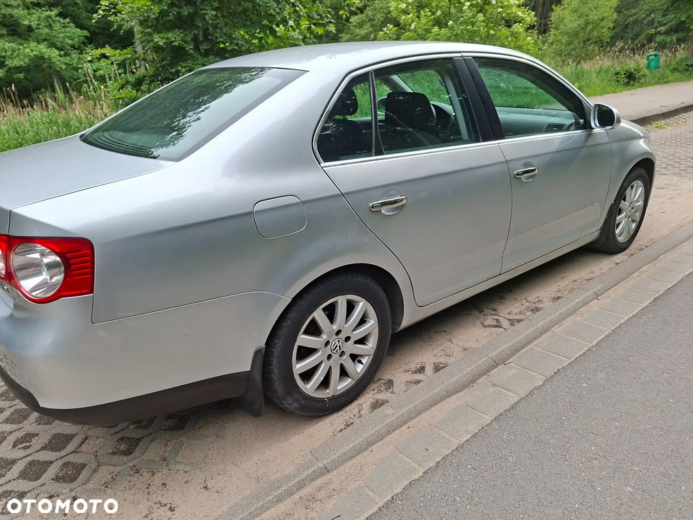 Volkswagen Jetta 1.9 TDI Comfortline - 6