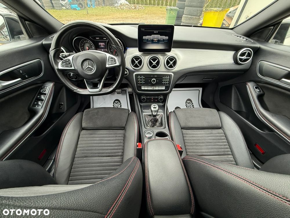Mercedes-Benz CLA 180 AMG Line - 36