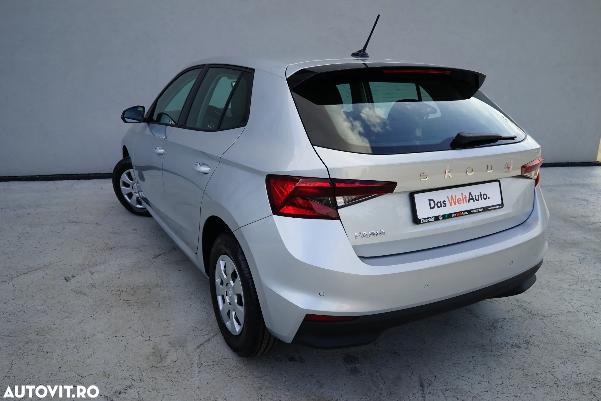 Skoda Fabia 1.0 MPI 80 CP Essence - 4