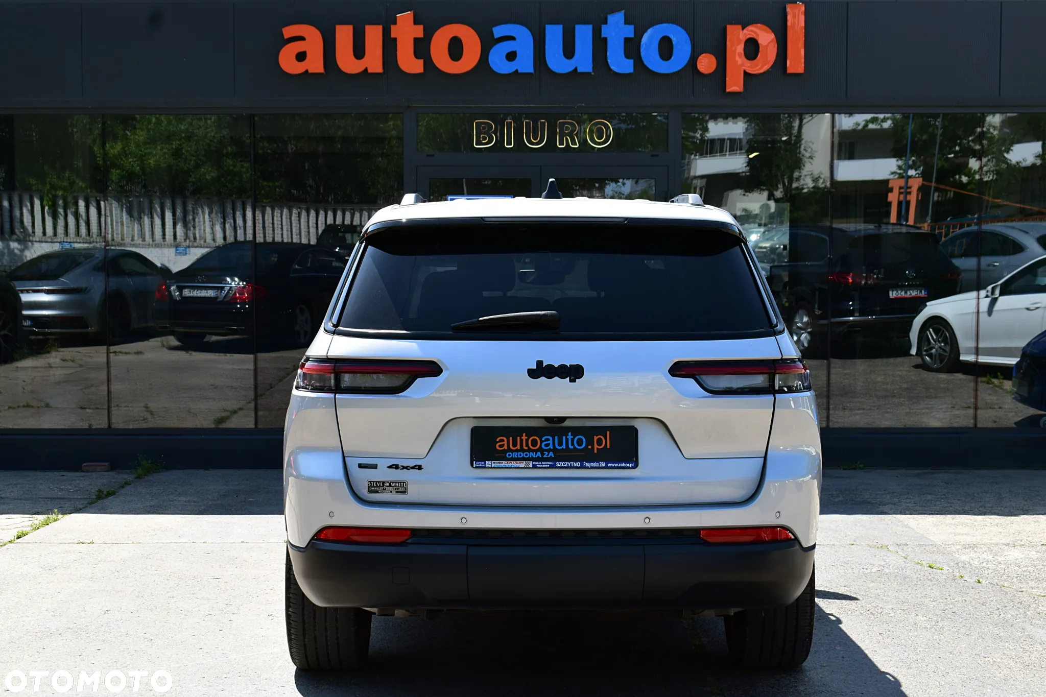 Jeep Grand Cherokee - 23