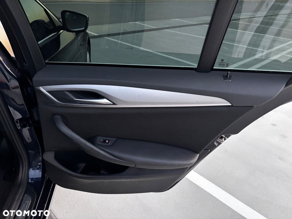 BMW Seria 5 - 32