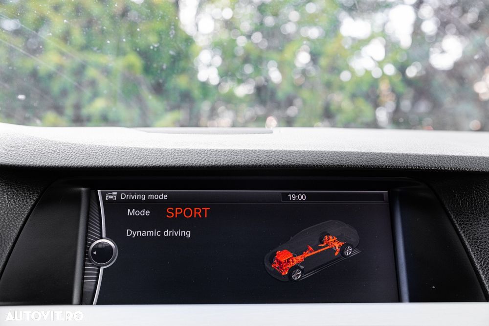 BMW Seria 5 525d xDrive Aut. - 31