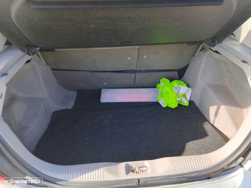 Nissan Almera 1.5 Luxury AC - 7