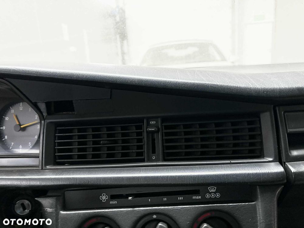kratka nawiewu środkowa mercedes 190 - 1