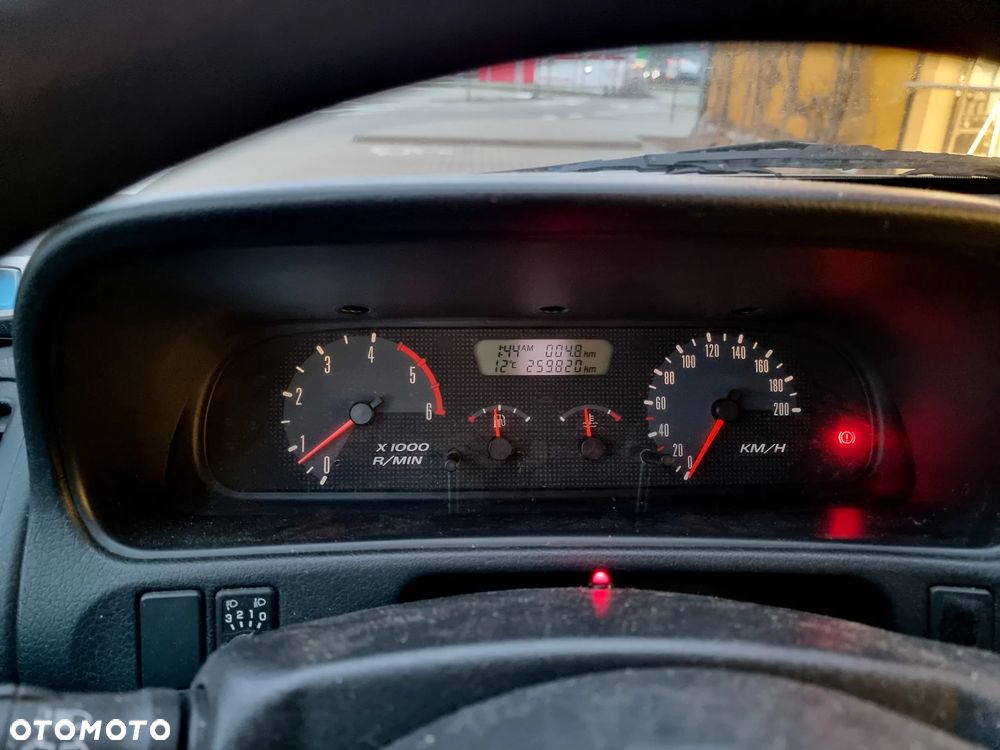 Nissan Terrano 2.7 TDi Comfort - 10