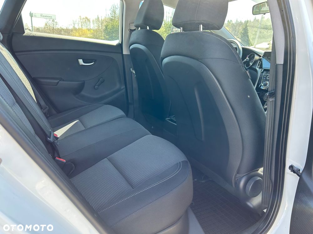 Hyundai i30 1.6 Comfort - 13