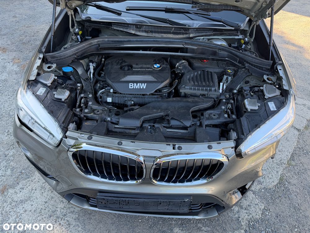 BMW X1 xDrive20i Sport Line - 11