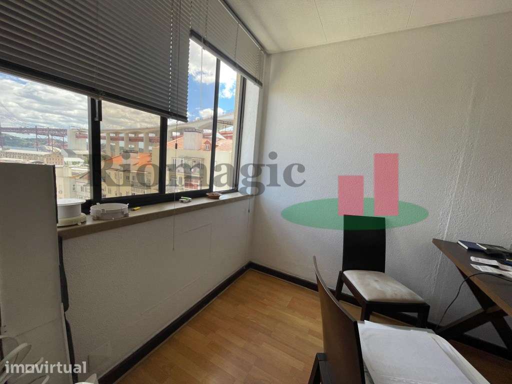 Escritório Vista Rio e Ponte 25 Abril - Alcantâra / Lisboa - Grande imagem: 2/15