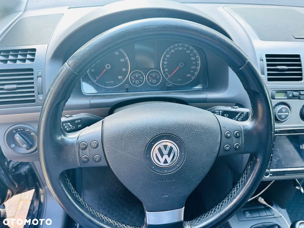 Volkswagen Touran - 5