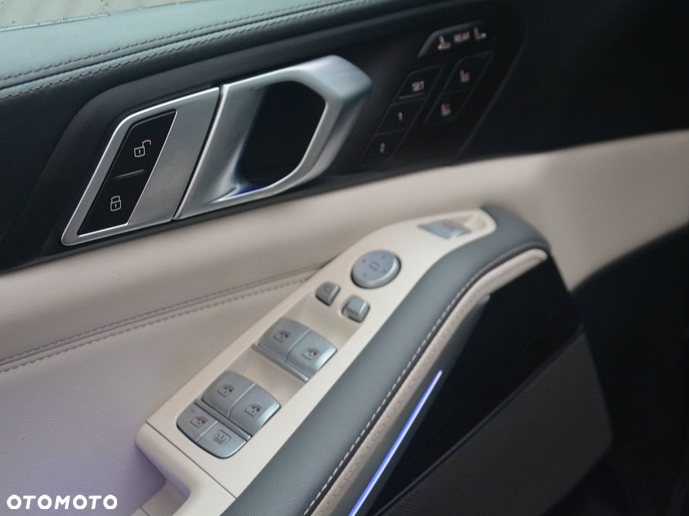 BMW X7 M50i sport - 12