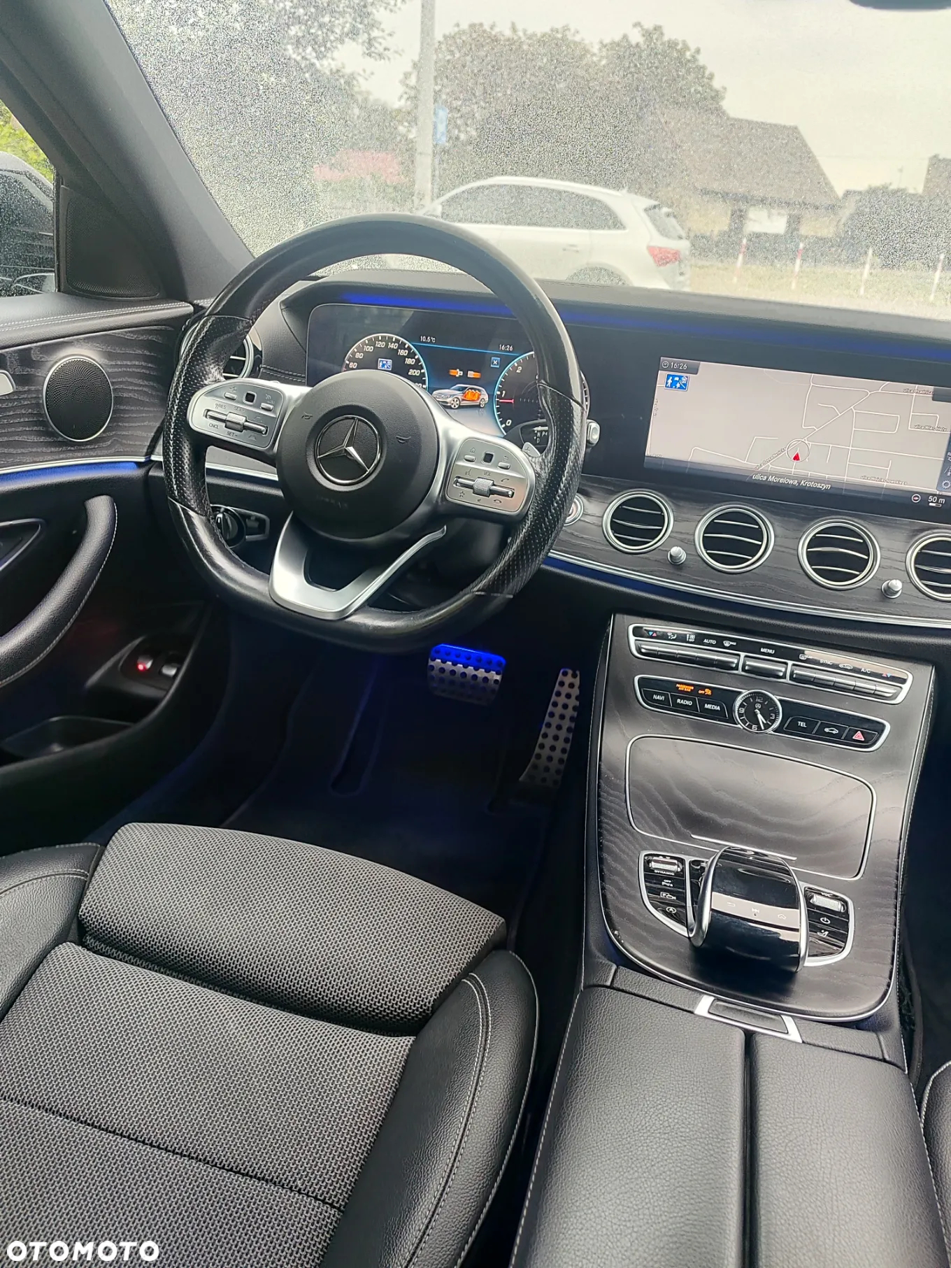 Mercedes-Benz Klasa E 300 d T 9G-TRONIC - 29