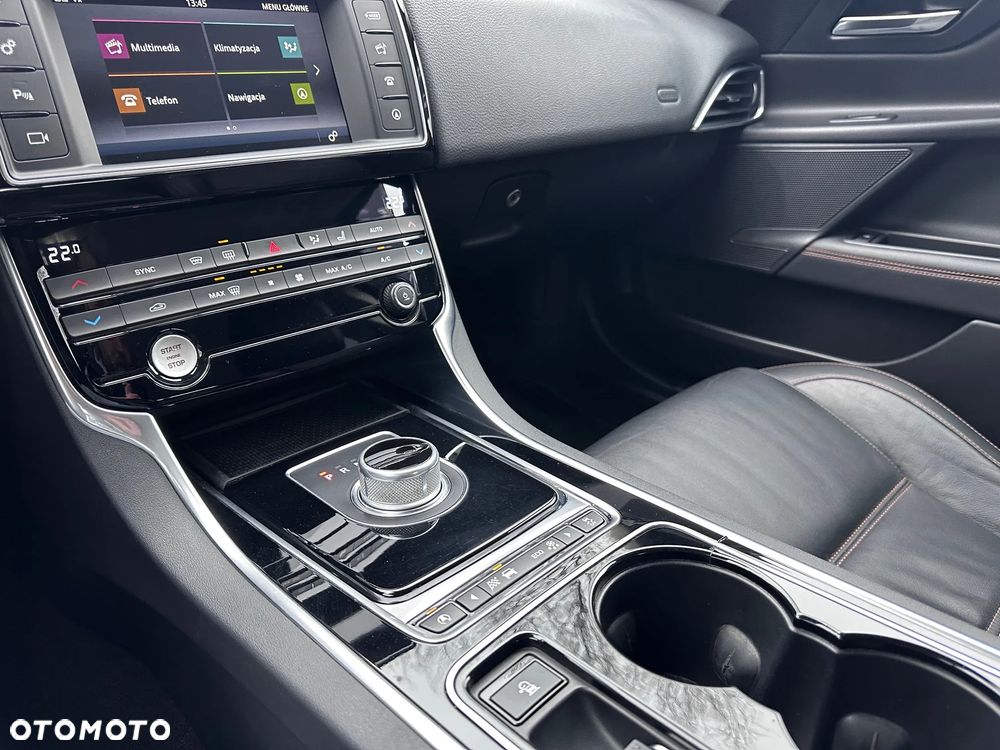 Jaguar XE 20d Prestige - 25