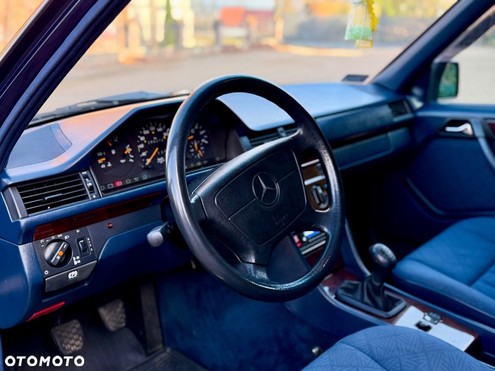 Mercedes-Benz W124 (1984-1993) - 17