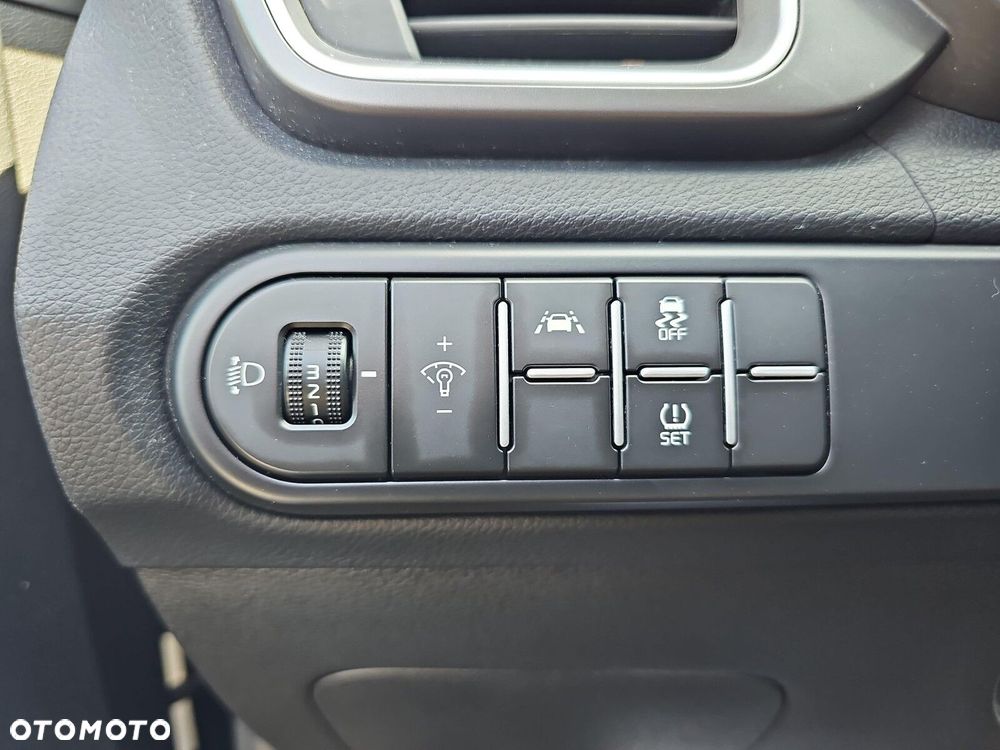 Kia Ceed - 16