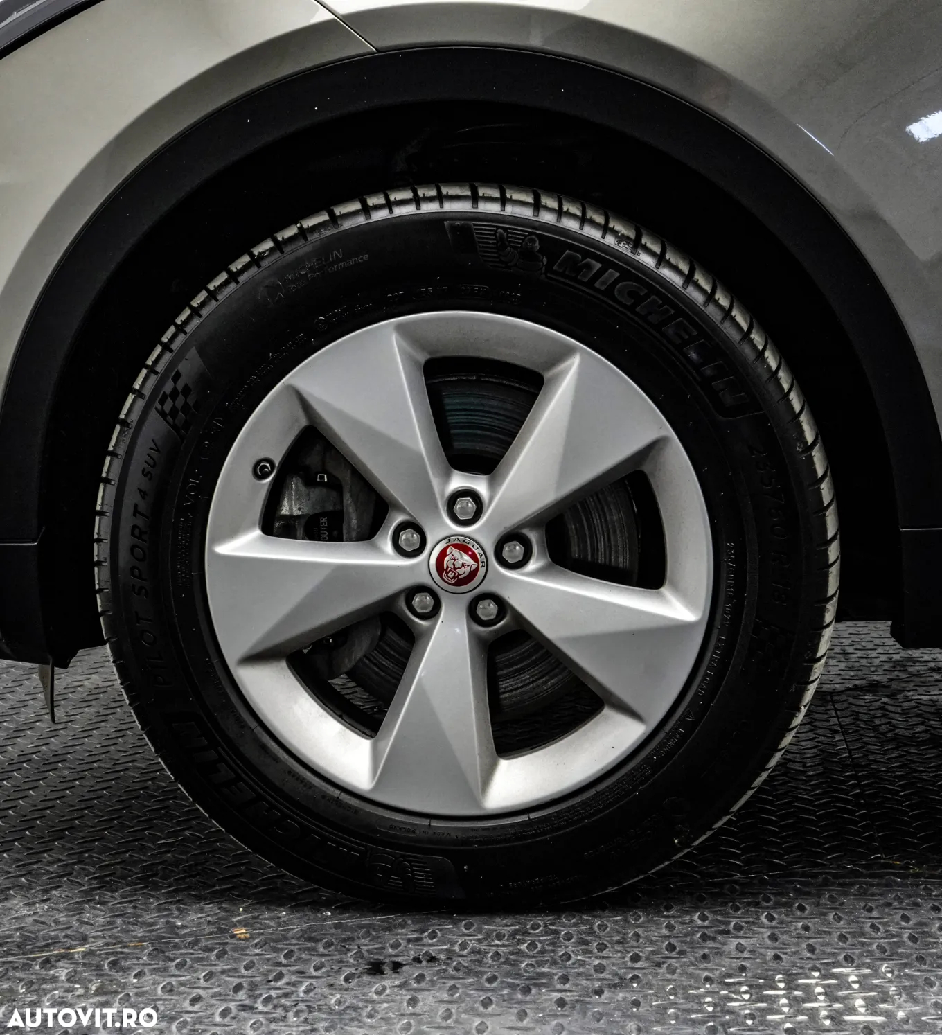Jaguar E-Pace D240 AWD R-Dynamic S - 26