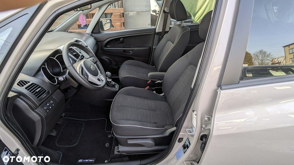 Kia Venga - 11