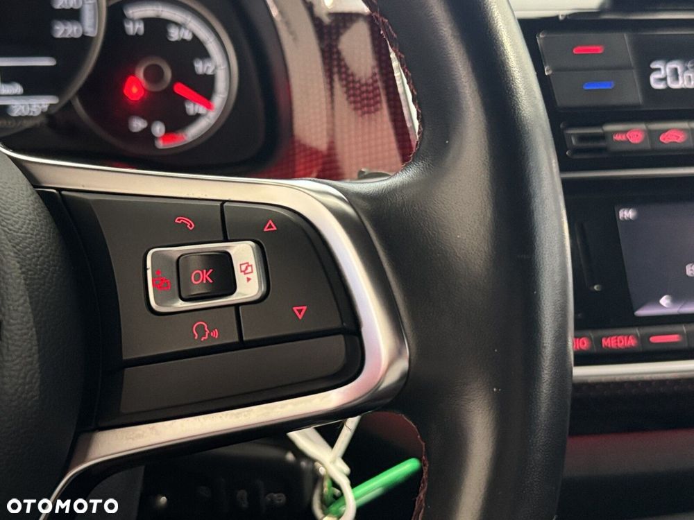 Volkswagen up! 1.0 TSI GTI - 25
