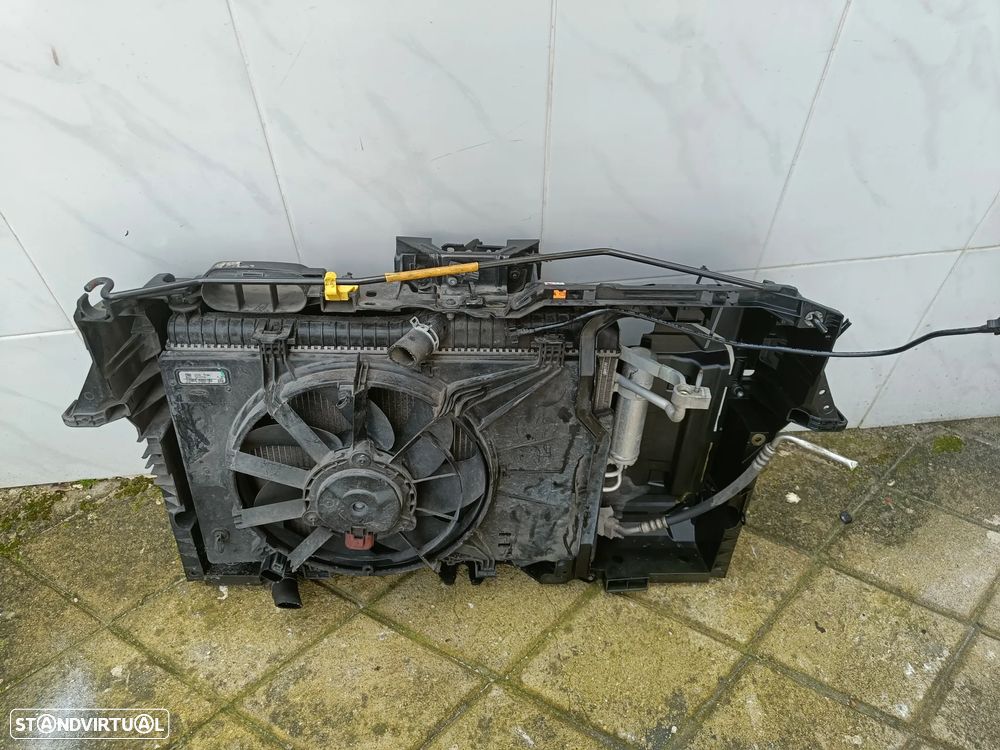 Frente Ford Transit Courier 2015 - 5