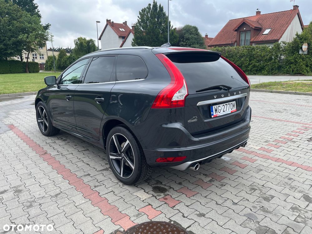 Volvo XC 60 D5 AWD R-Design Momentum - 4
