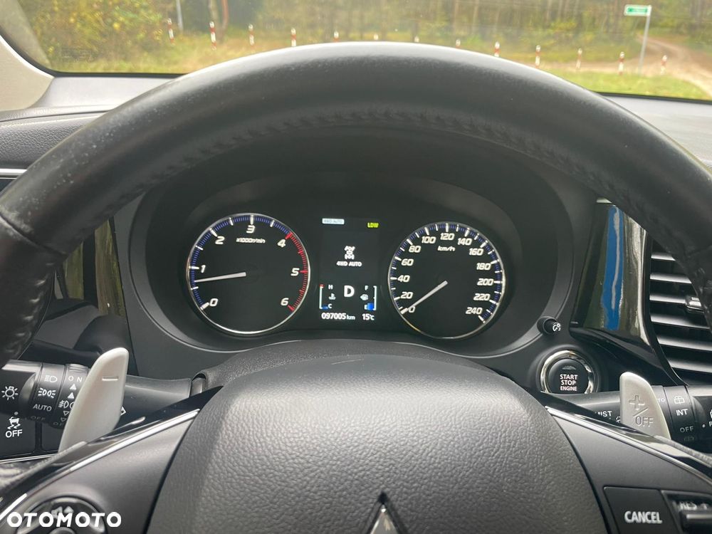 Mitsubishi Outlander 2.2 DI-D 4WD Automatik Edition 100+ - 9