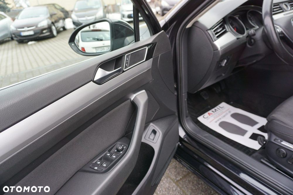 Volkswagen Passat - 9