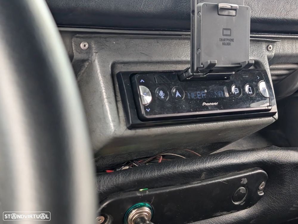 Land Rover Defender - 16