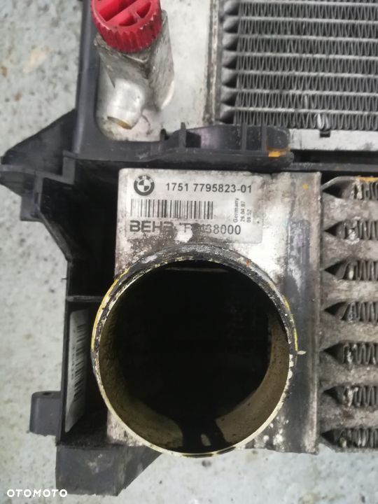 BMW E60 E61 PAS CHŁODNIC INTERCOOLER - 7