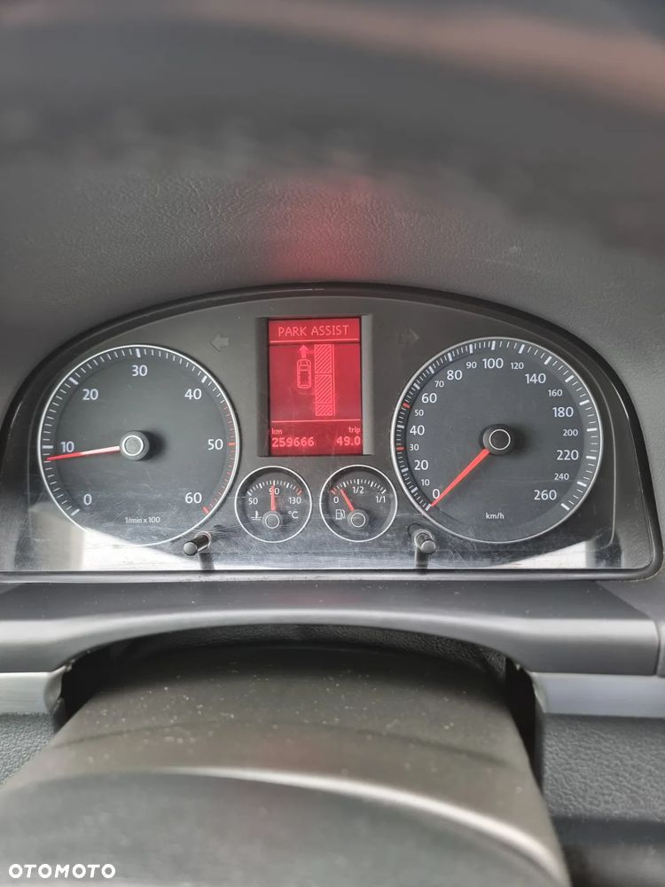 Volkswagen Touran - 11