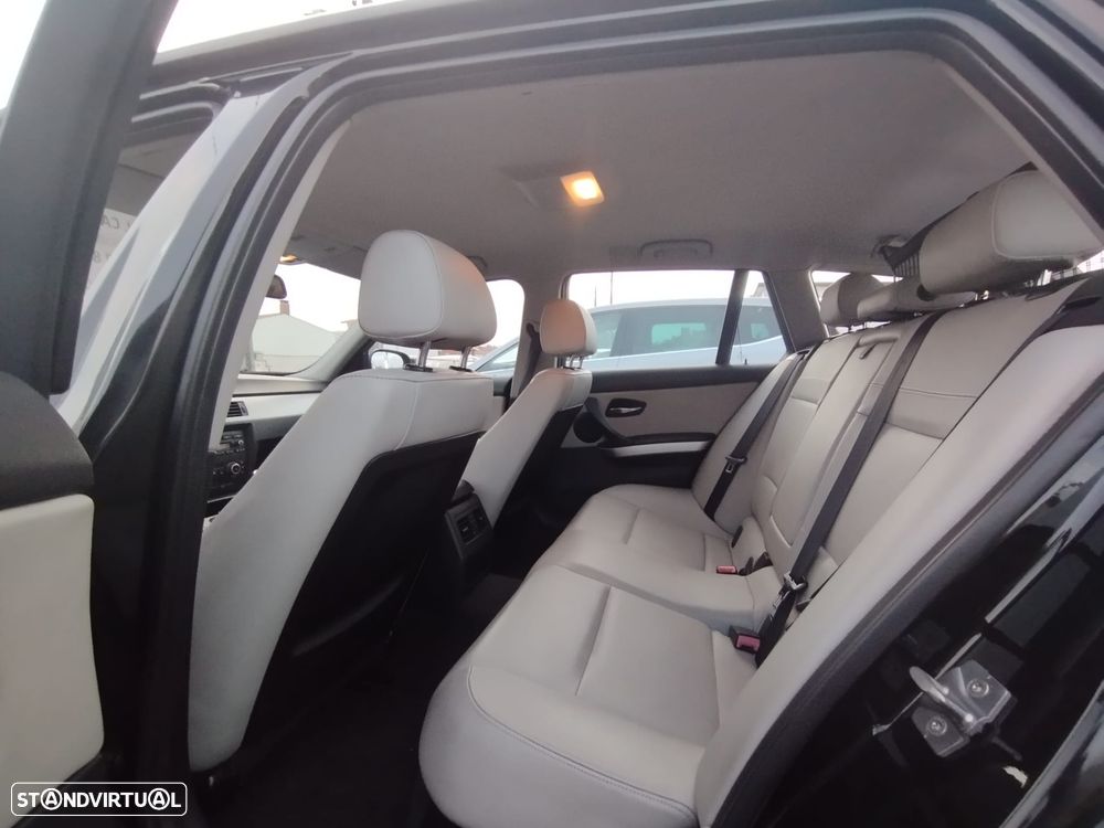 BMW 318 d LifeStyle - 15