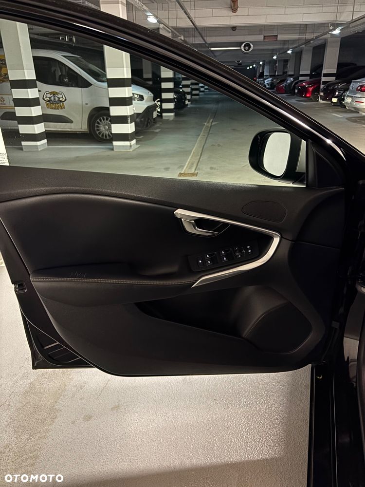 Volvo V40 D2 Drive-E R-Design Momentum - 15