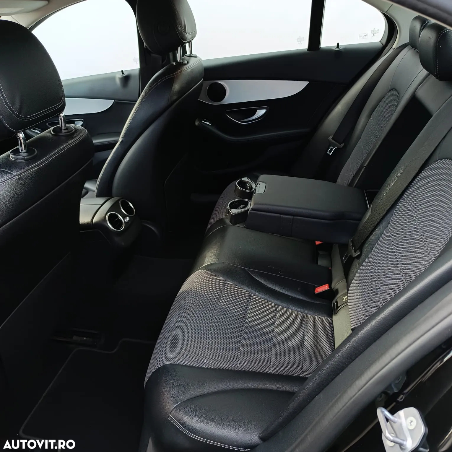Mercedes-Benz C 220 d 4Matic T 9G-TRONIC - 28