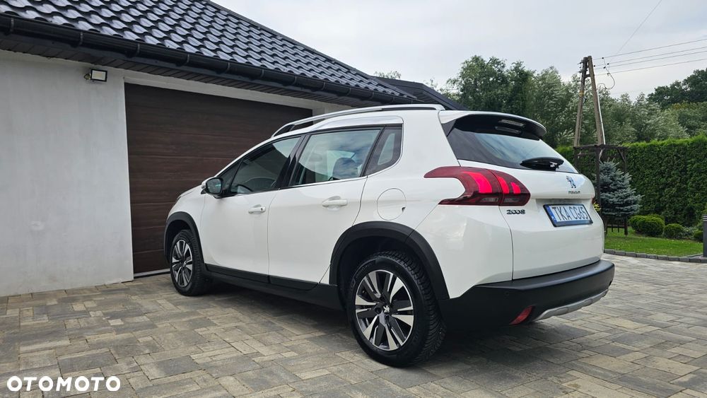 Peugeot 2008 1.2 Pure Tech GPF Allure S&S EAT6 - 7