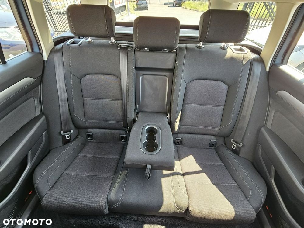 Volkswagen Passat - 21