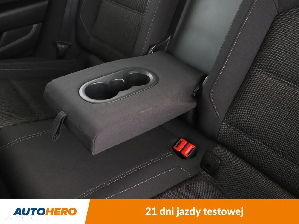 Volkswagen Passat - 36